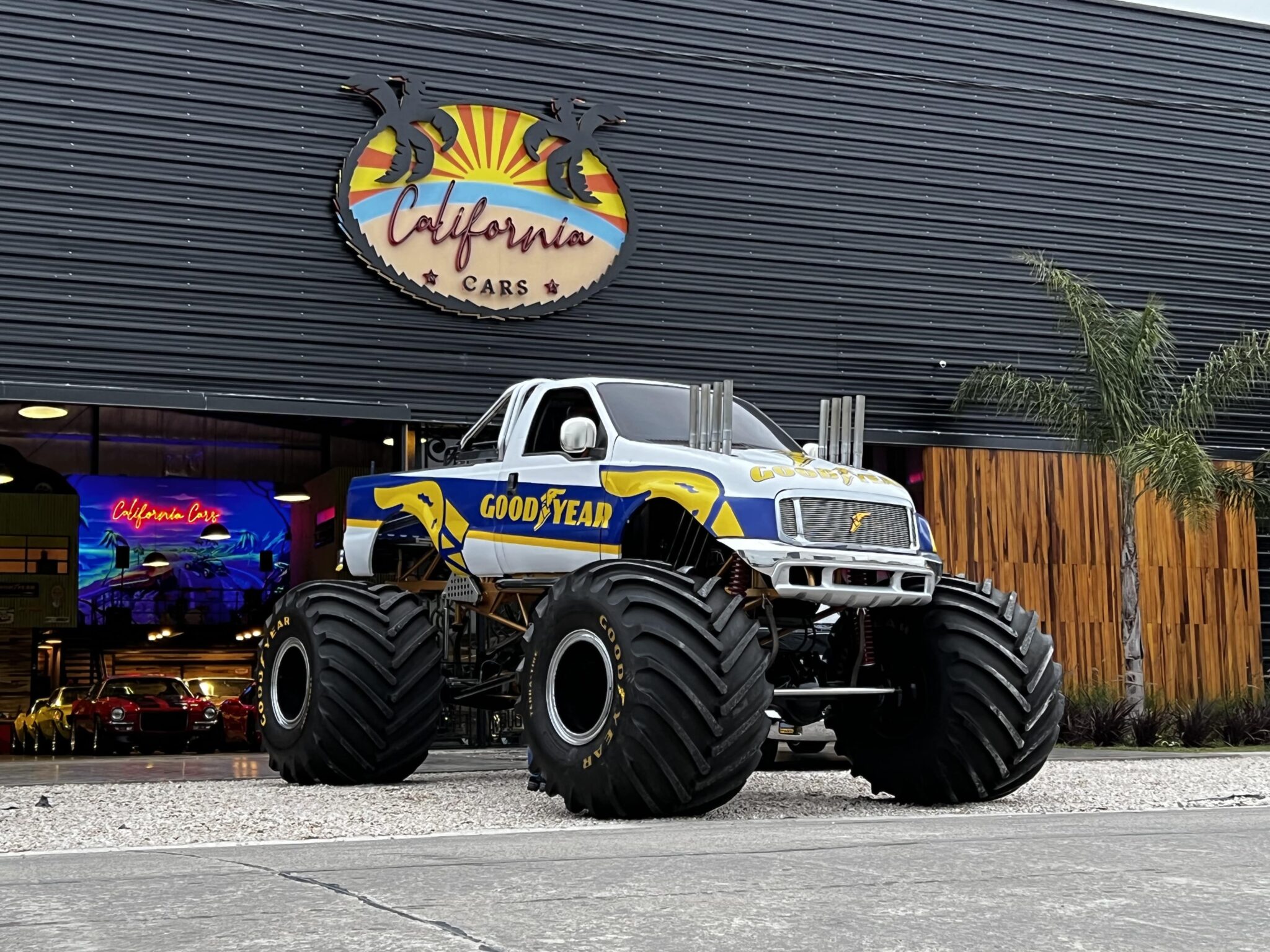 Mira las publicaciones de California Cars Street en Motordil