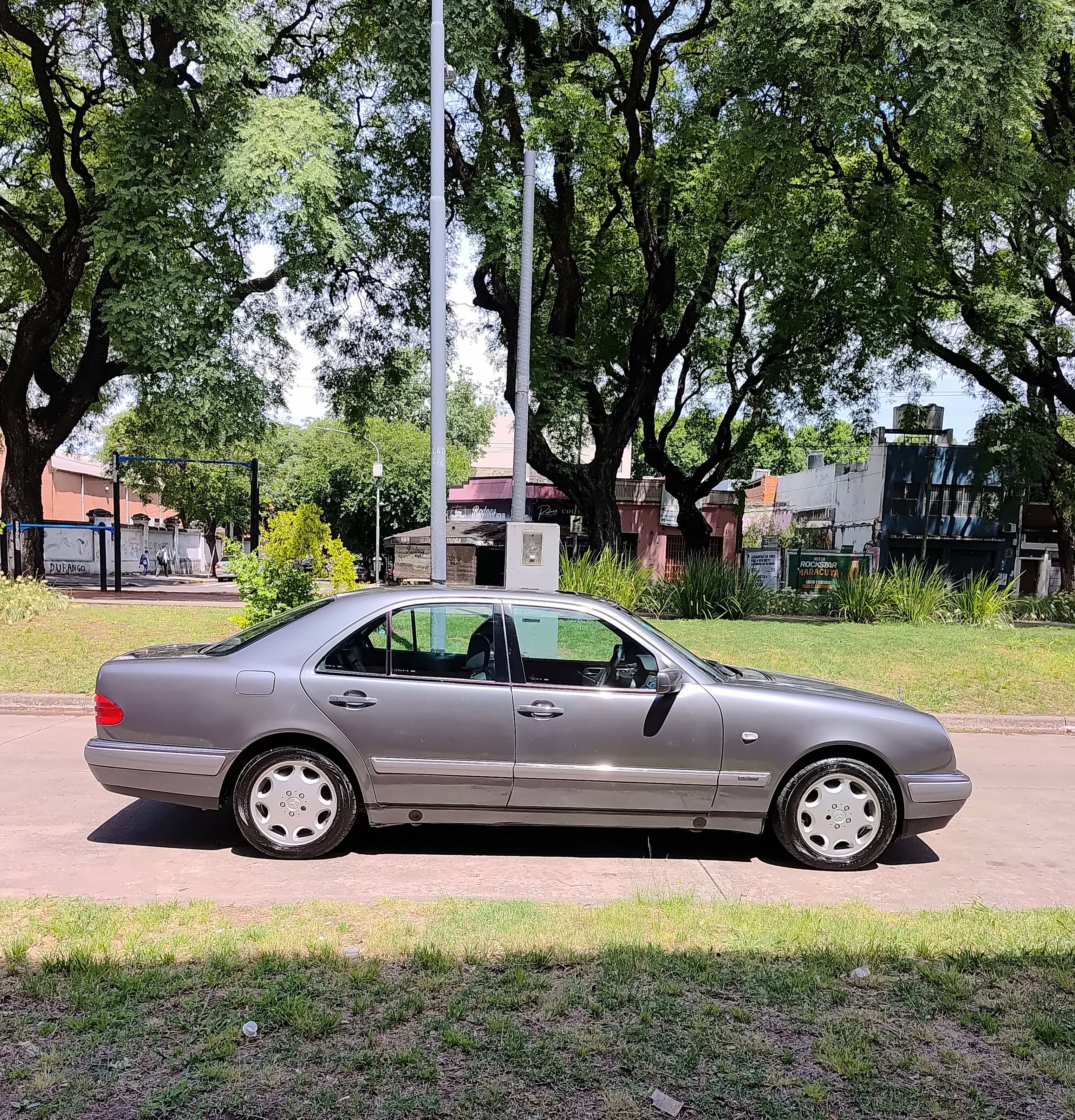 Mira esta publicación de Mercedes Benz Clase E 1997 en Motordil