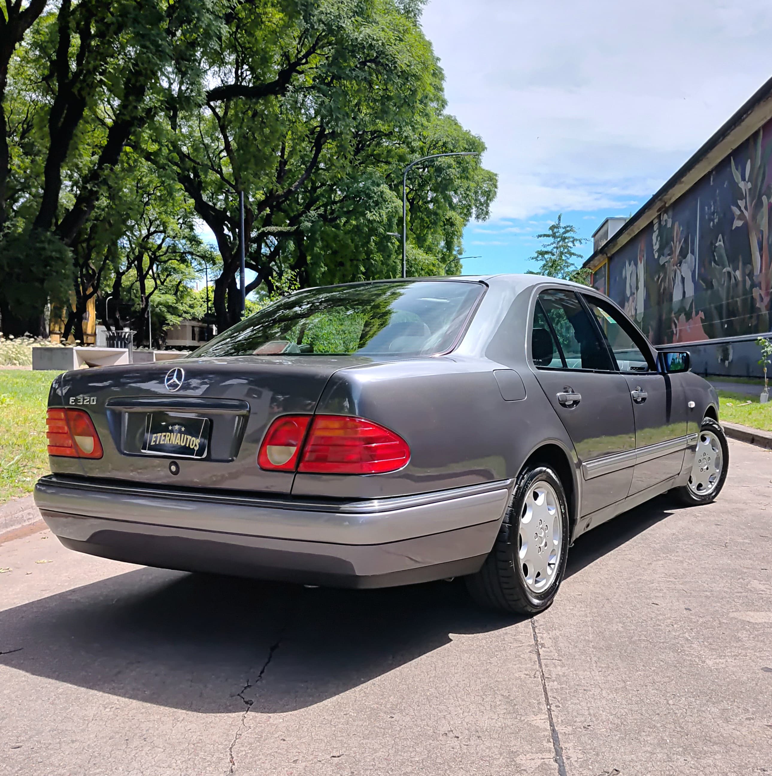 Mira esta publicación de Mercedes Benz Clase E 1997 en Motordil