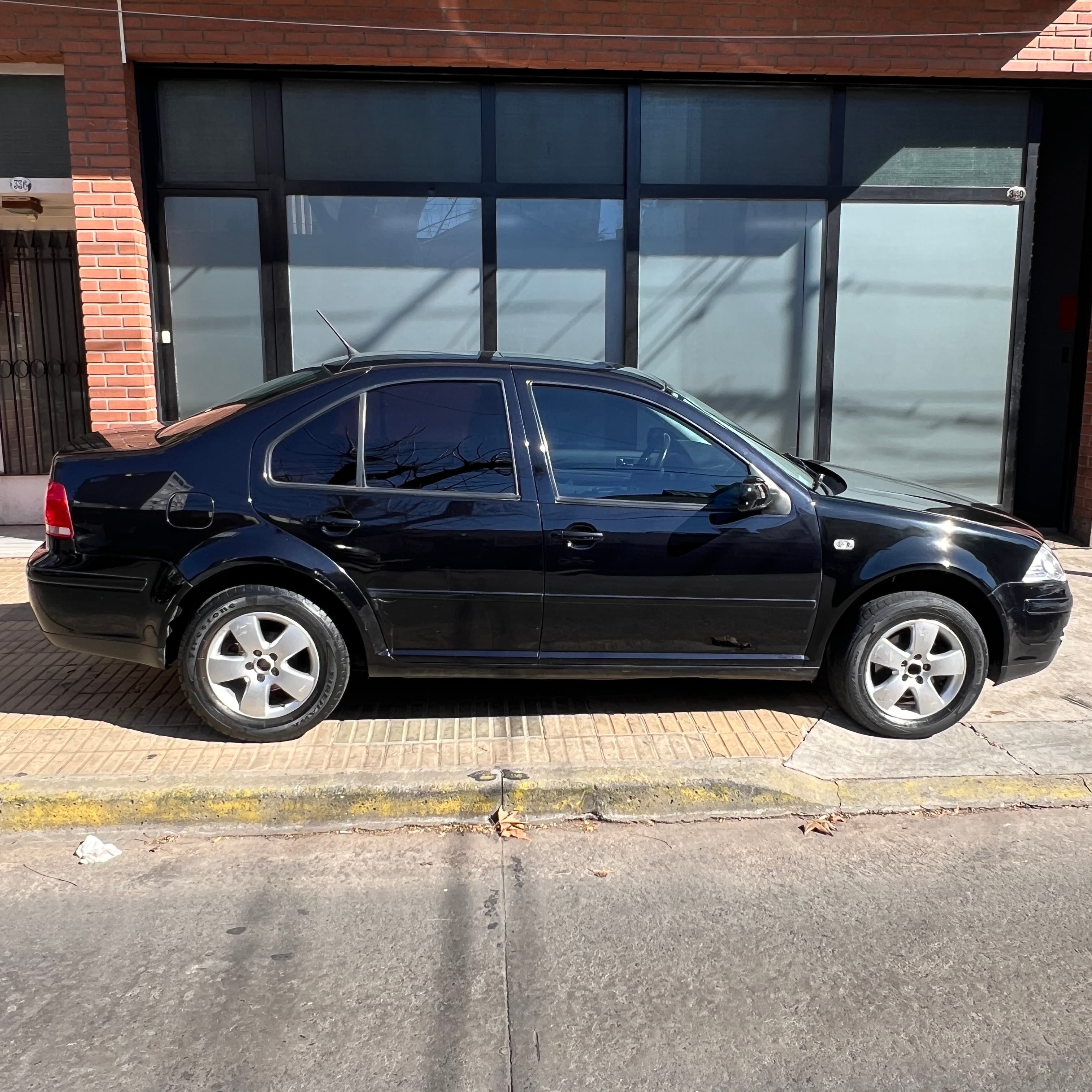 Mira esta publicación de Volkswagen Bora 2013 en Motordil