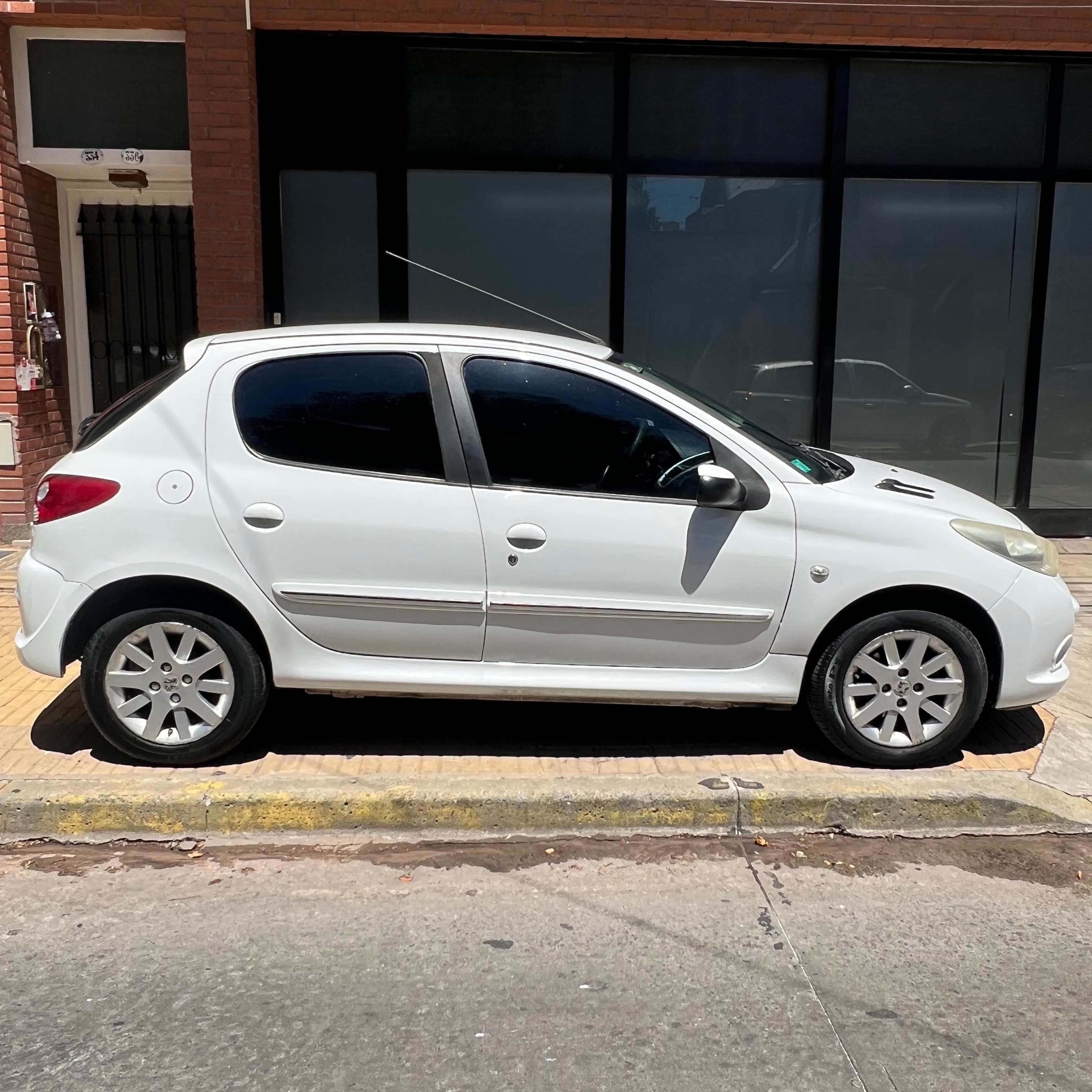 Mira esta publicación de Peugeot 207 Compact 2012 en Motordil