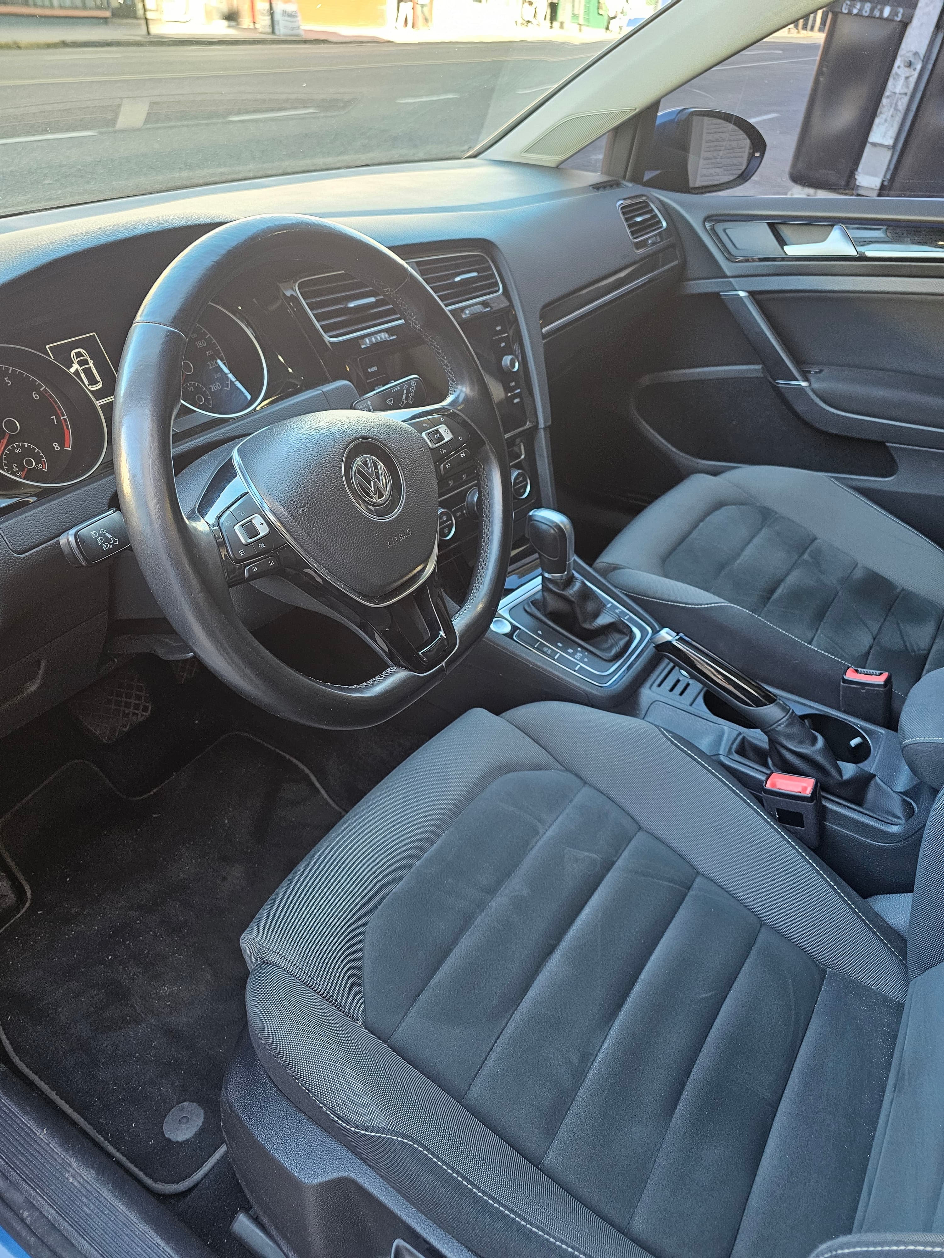 Mira esta publicación de Volkswagen Golf 2017 en Motordil