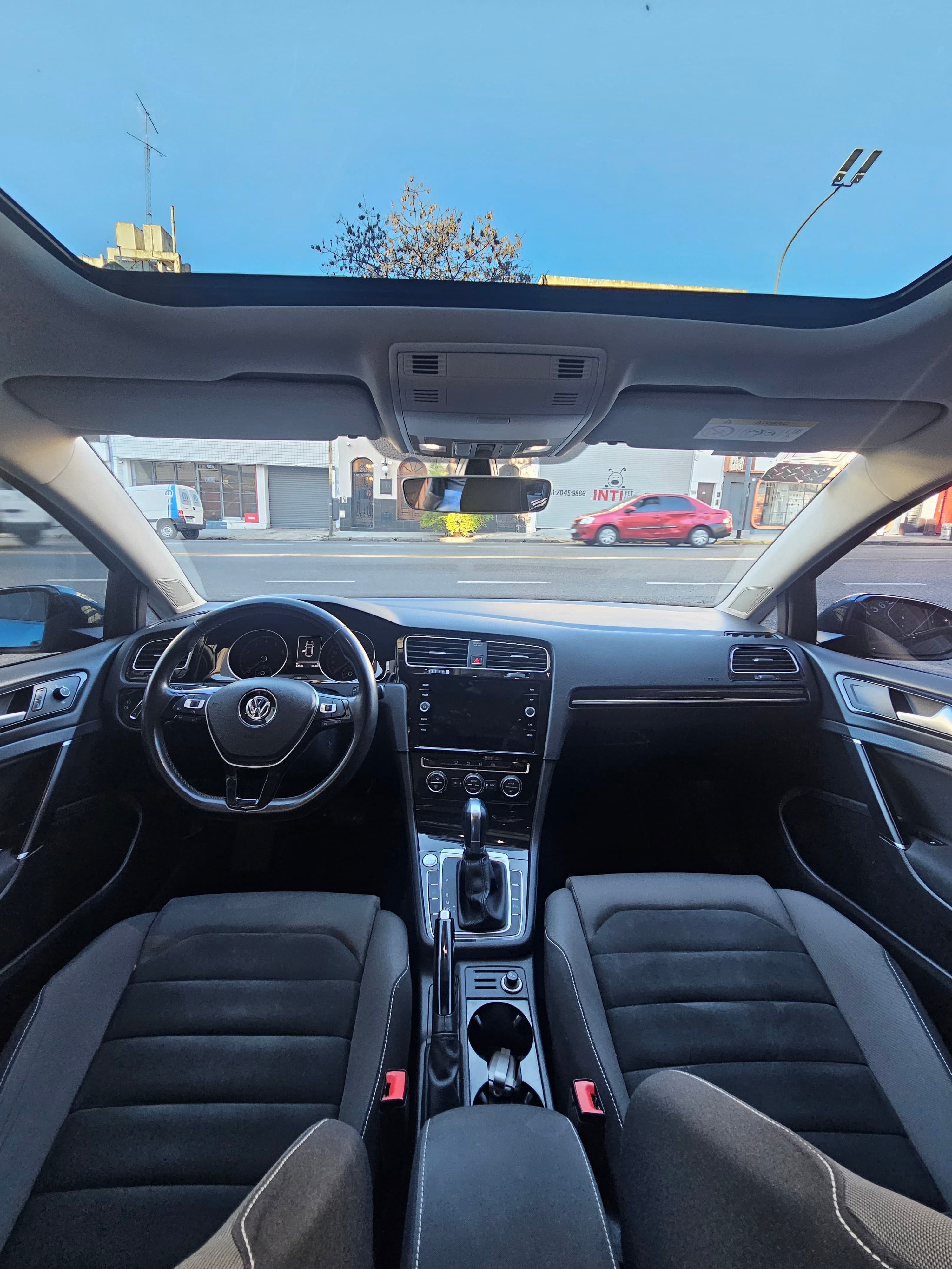 Mira esta publicación de Volkswagen Golf 2017 en Motordil