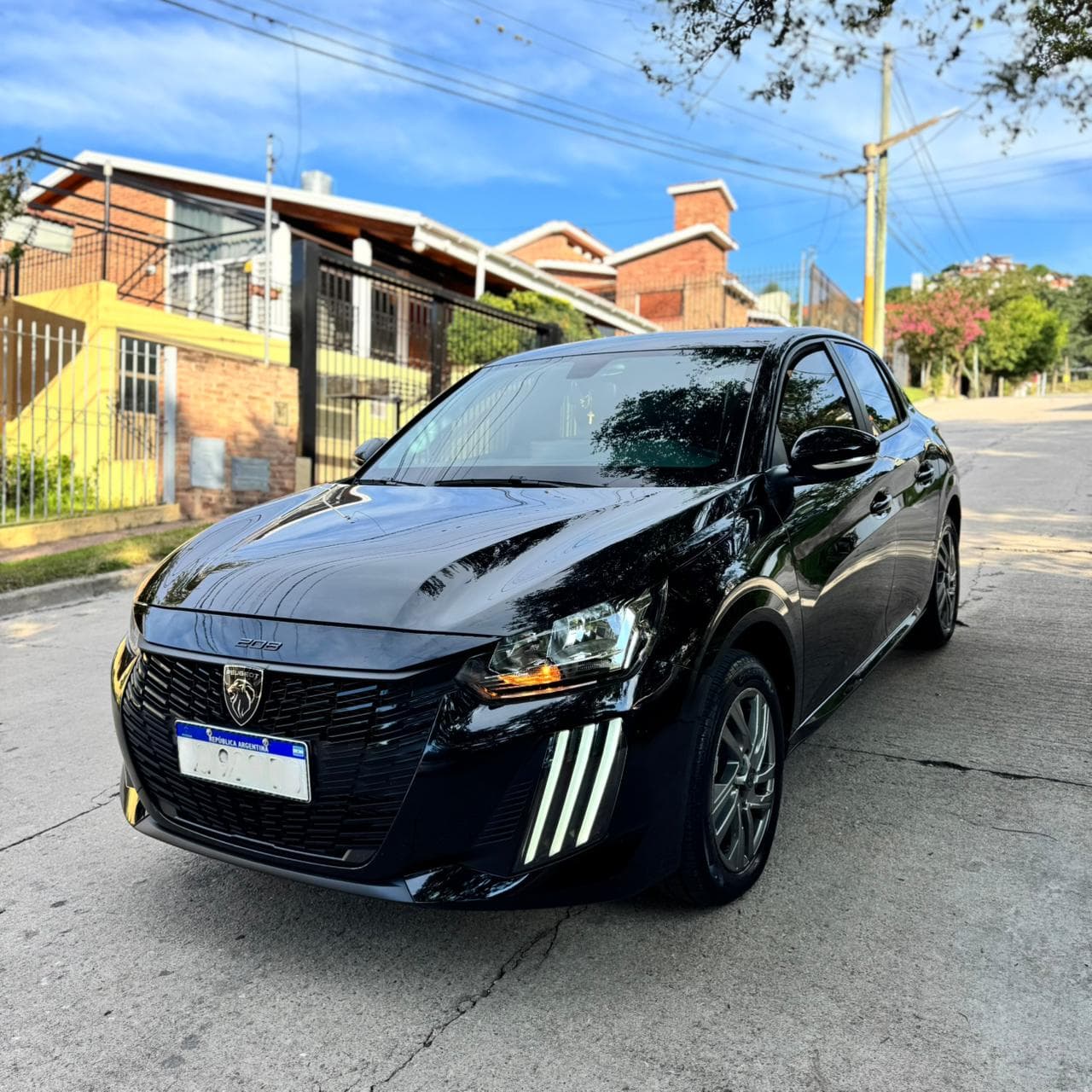 Mira esta publicación de Peugeot 208 2024 en Motordil